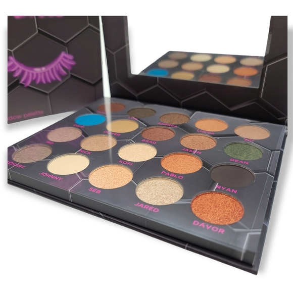 Barbarella Eyeshadow Palette by BeeBeauty London - Picture 6 of 17